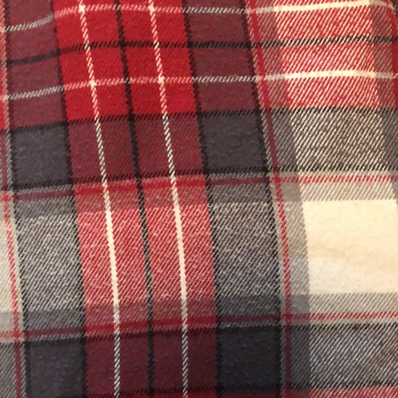 Eddie Bauer Relaxed Fit button down - Picture 3 of 8